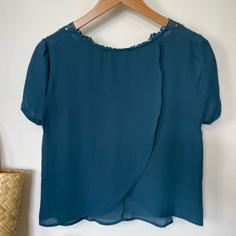 Lush Lace detail crop top - Picture 4 of 6